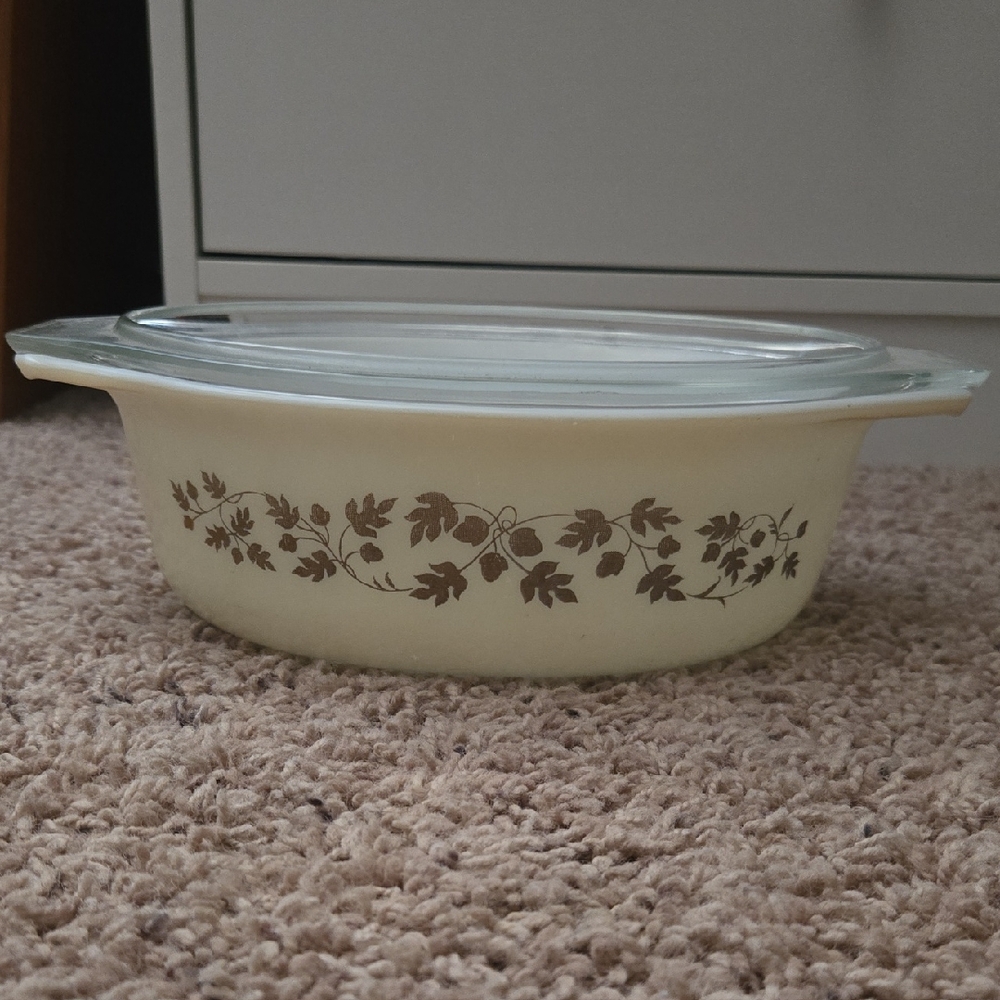 Pyrex Golden Acorn Casserole. 043 With Lid